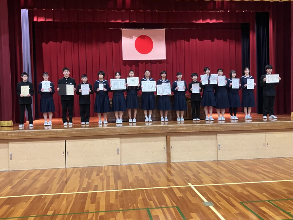 授賞集会前撮り|高岡市立南星中学校
